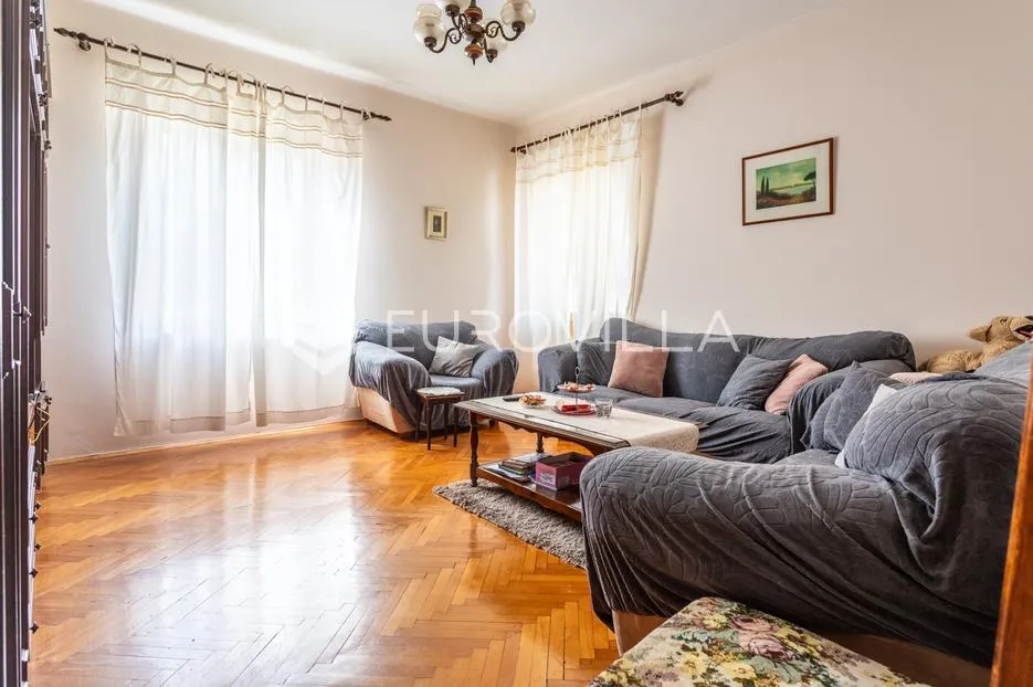 Split, Bačvice, trosoban stan na odličnoj lokaciji, 105m2