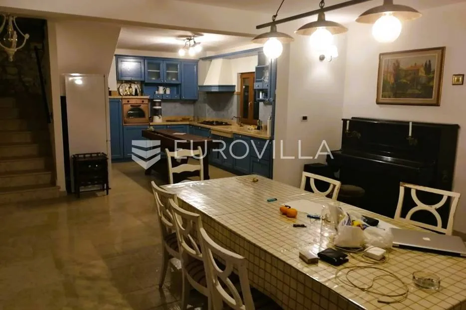 santalezi, kamena kuća 265 m2, dvorište 4600 m2, bazen - slika 13
