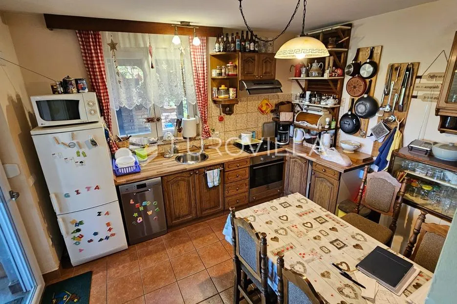 generalski stol, vikendica 133 m² s dvorištem od 300 m² - slika 6