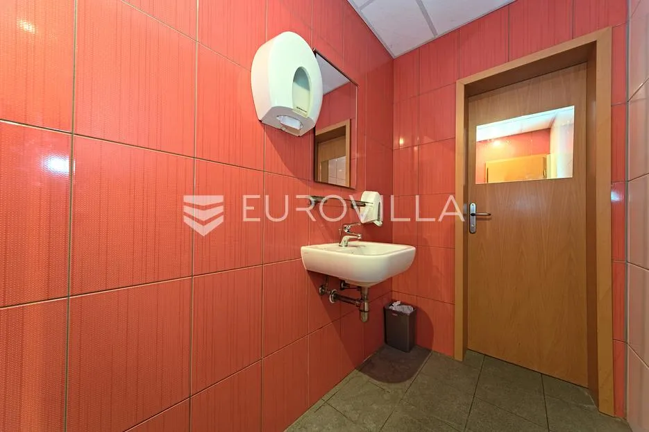 osijek, centar, atraktivan ulični poslovni prostor 267 m² - slika 10