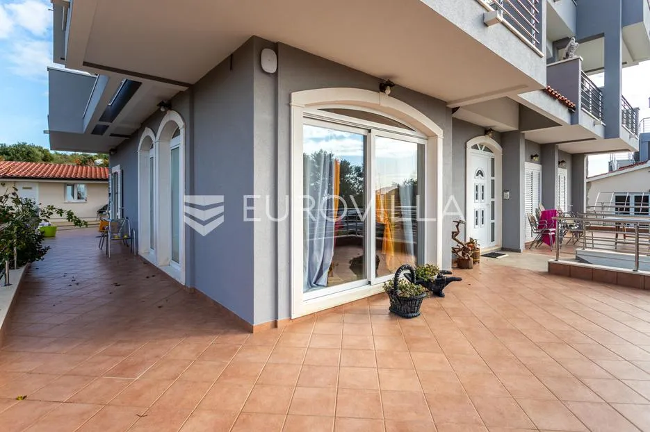 primošten, prekrasna villa sa velikim bazenom - slika 25