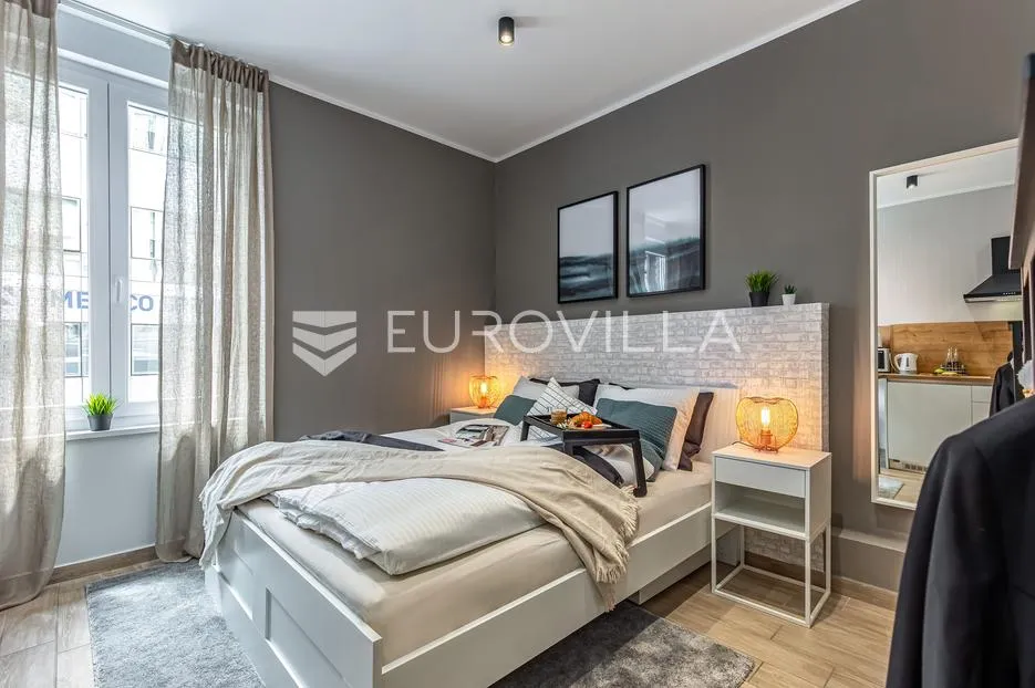 rijeka, centar, novouređen luksuzan stan nkp 98 m2 s tri apartmana - slika 17