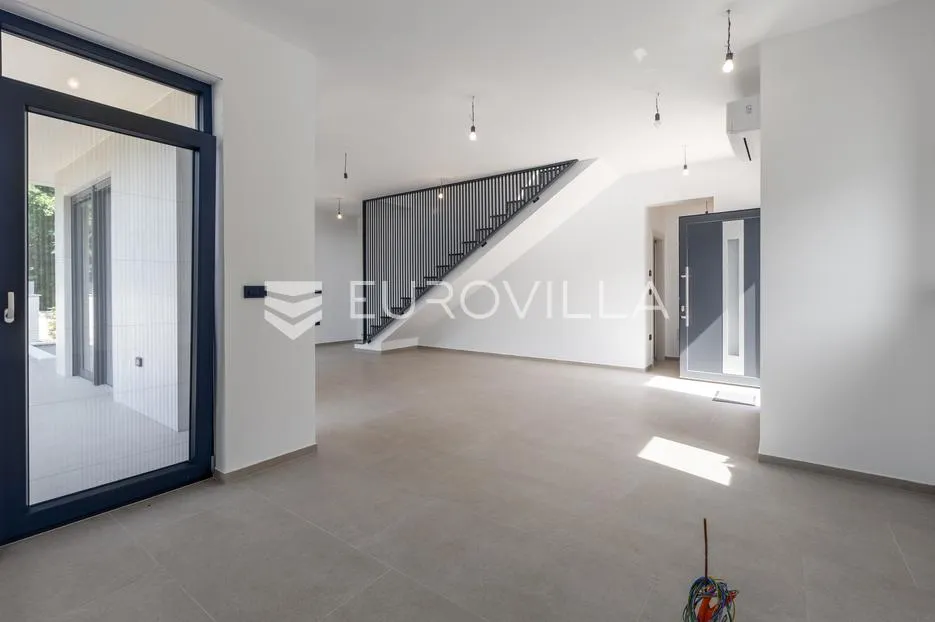 medulin, kvalitetna i moderna duplex kuća a, s grijanim bazenom 30 m² i garažom, 146 m² - slika 6