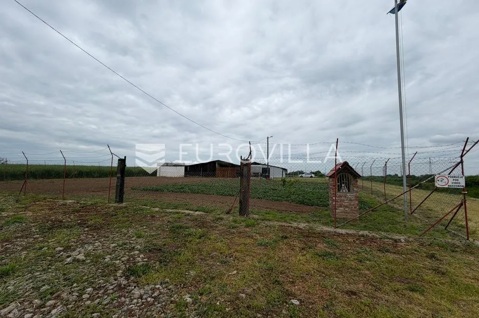 đakovo, vikendica i gospodarski objekti na prostranom imanju - slika 12