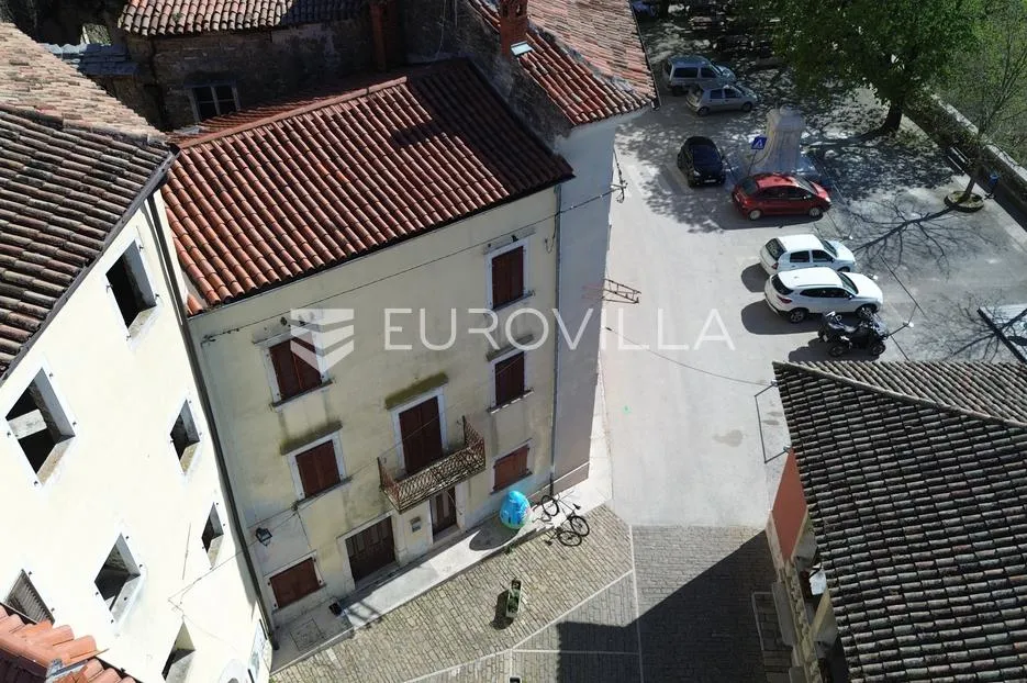istra, oprtalj, troetažni stan kuća u nizu, jedinstvena nekretnina u strogom centru - slika 7