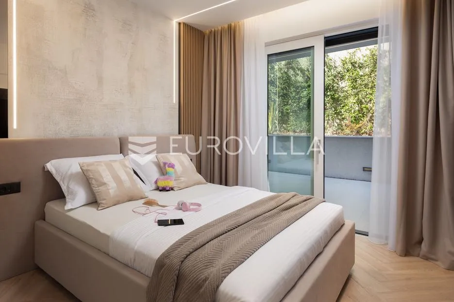opatija, luksuzan četverosoban stan s privatnim bazenom 220,92 m² - slika 41