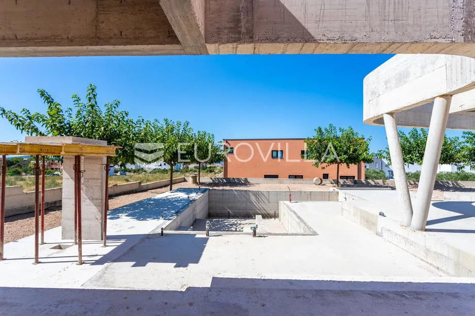 vodice, prekrasna i prostrana vila s bazenom, 730,25 m² - slika 36