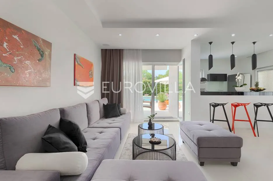 rovinj, rovinjsko selo, prekrasna villa s wellnessom i bazenom, 224 m² - slika 48