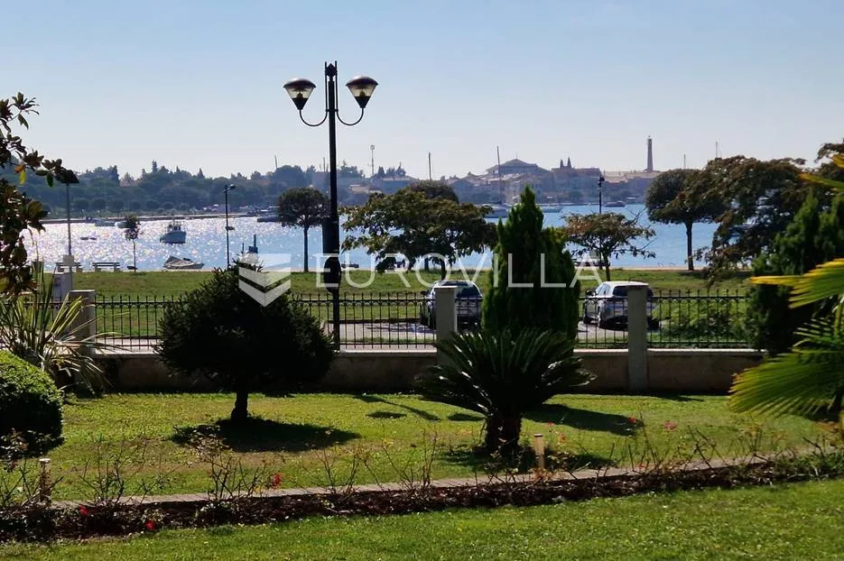 umag, vila prvi red do mora - slika 24