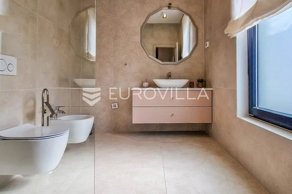 istra, luksuzna villa 276 m² s 4 spavaće sobe, bazenom i pogledom na more - slika 19