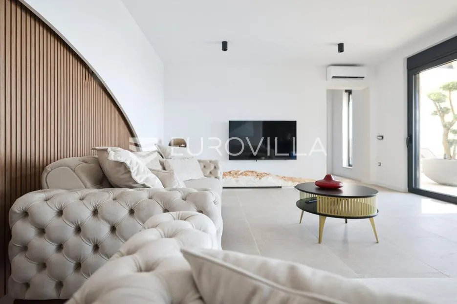 zadar, maslenica, luksuzna vila s bazenom i neometanim pogledom na more 254 m² - slika 14