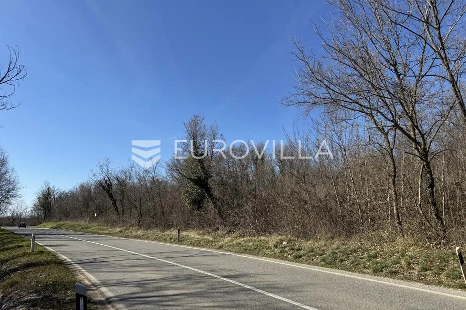 istra, karojba - građevinsko zemljište uz cestu 670 m2 - slika 2