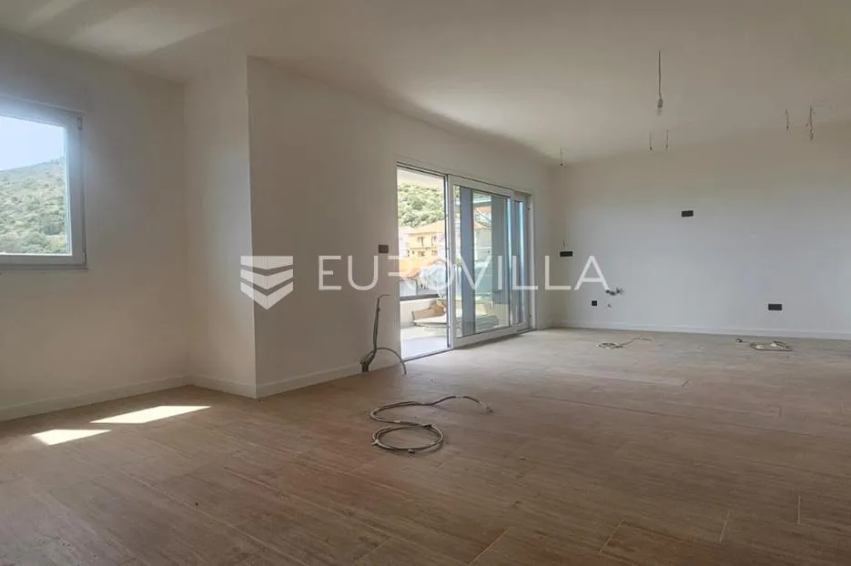trogir,, seget, penthouse od 107 m² novogradnji s garažom i liftom - slika 4