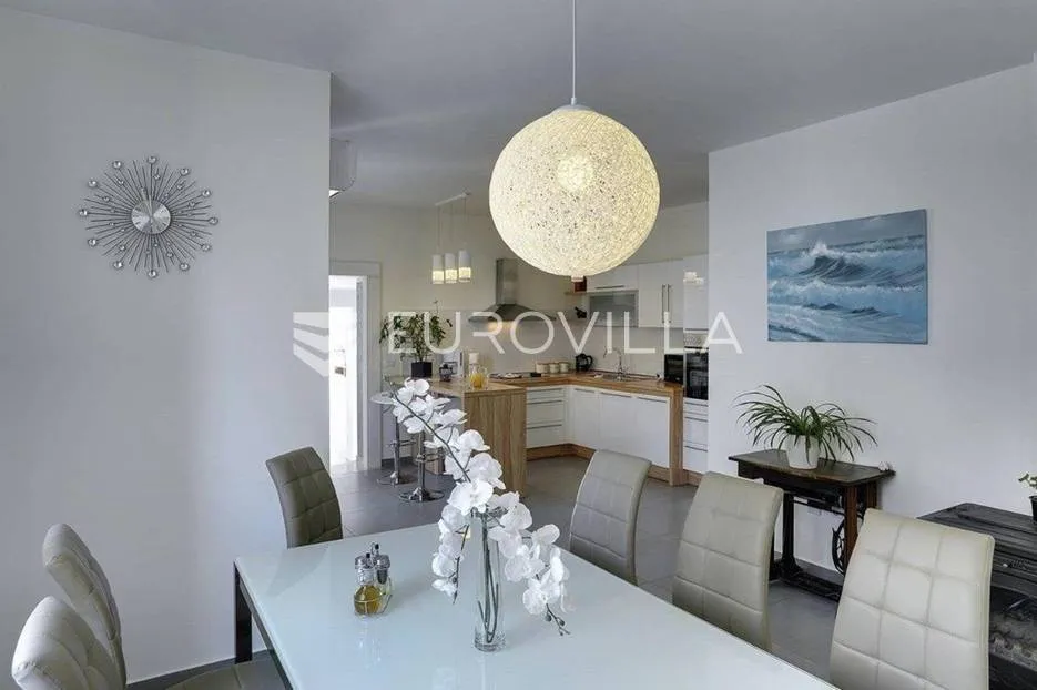 moderna villa s bazenom i teretanom na prestižnoj lokaciji u medulinu - slika 19