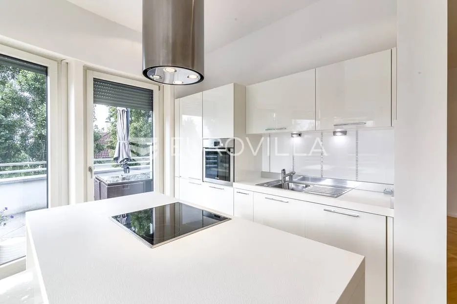šalata, bijenička, luksuzan četverosoban penthouse - slika 5