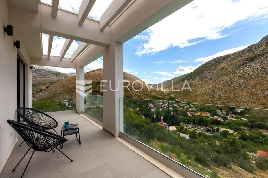 split, žrnovnica, moderna vila s bazenom i panoramskim pogledom smještena na zemljištu od 3740 m² - slika 4