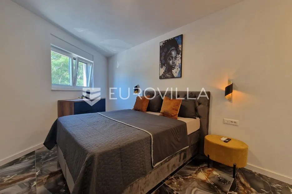 vir, moderan apartman s dvije spavaće sobe, terasom, vrtom i 2 parkirna mjesta, centar - slika 2