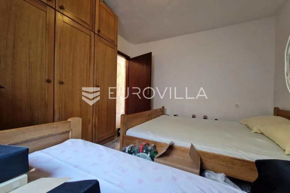 vir, nekretnina na izvrsnoj lokaciji, 40 m od mora, s dva odvojena apartmana - slika 46