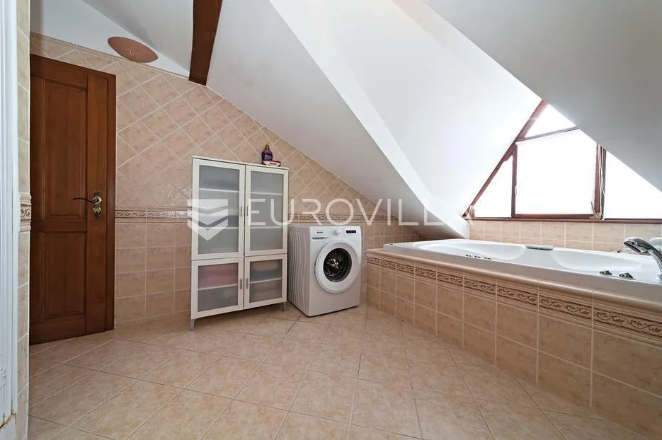 osijek, donji grad, prodaje se prostrana rustikalna vila površine 403 m² - slika 34