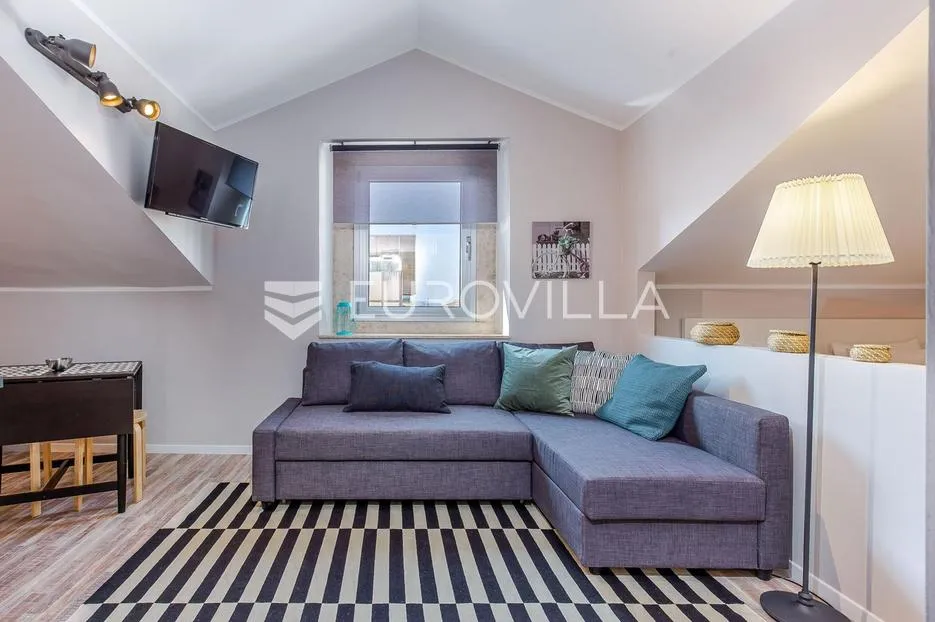 rijeka, centar, novouređen dvoetaži stan nkp 125 m2 s četiri apartmana - slika 2