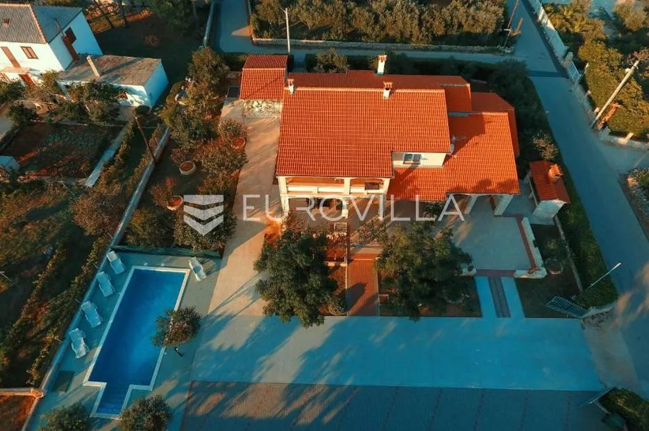 zadar, vir, samostojeća kuća, prekrasan vrt, mogućnost restorana u prizemlju, veliki potencijal - slika 32