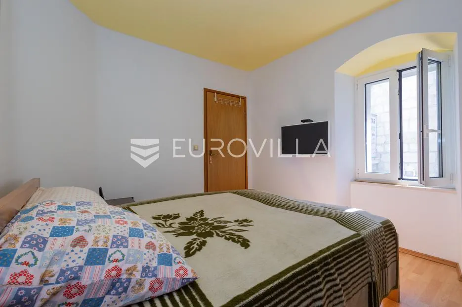 split, varoš, jednosoban stan 40 m² s dodatnih 11 m² prolaza - slika 6