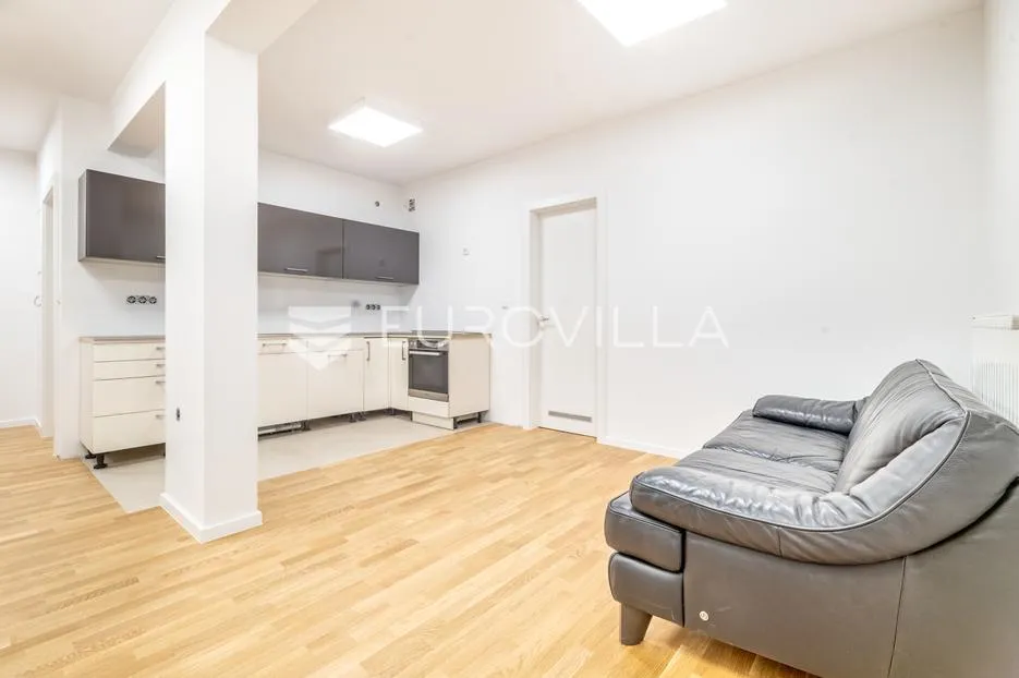 Zagreb, Maksimir novouređen četverosoban stan 87m2