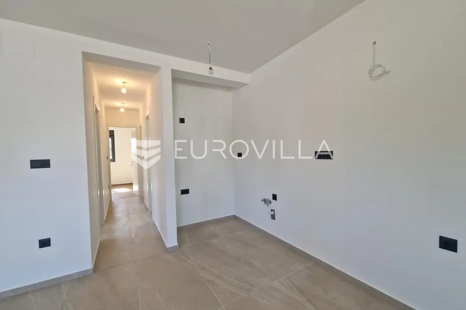 vir, novogradnja, trosobni apartman s vrtom - slika 14