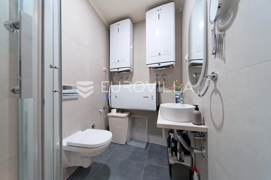osijek, tvrđa, tri uhodana apartmana 68 m² - slika 9