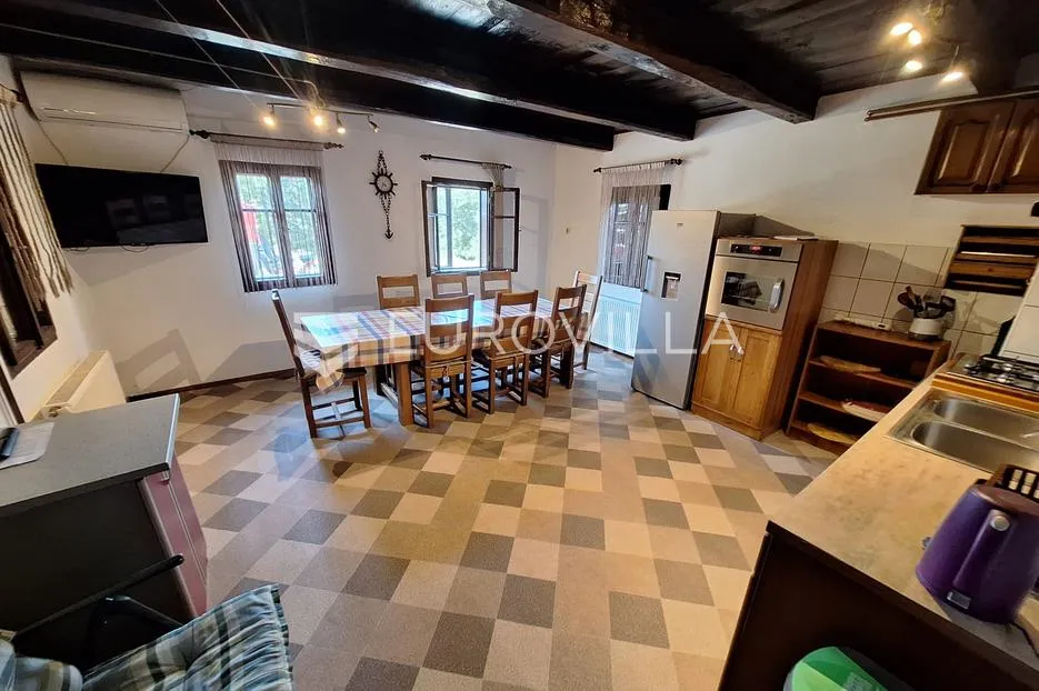 Karlovac, Zadobarje, kuća 225 m², renovirana, kompletno opremljena - Zadobarje, Karlovac