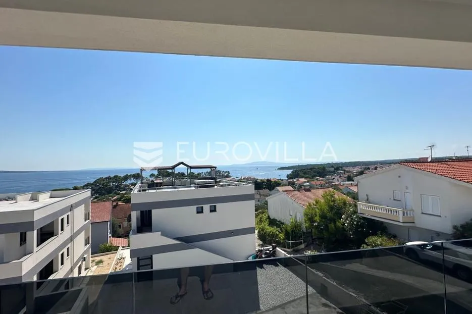otok rab, banjol, ekskluzivan penthouse s krovnom terasom, jacuzzijem i 360° pogledom - slika 6