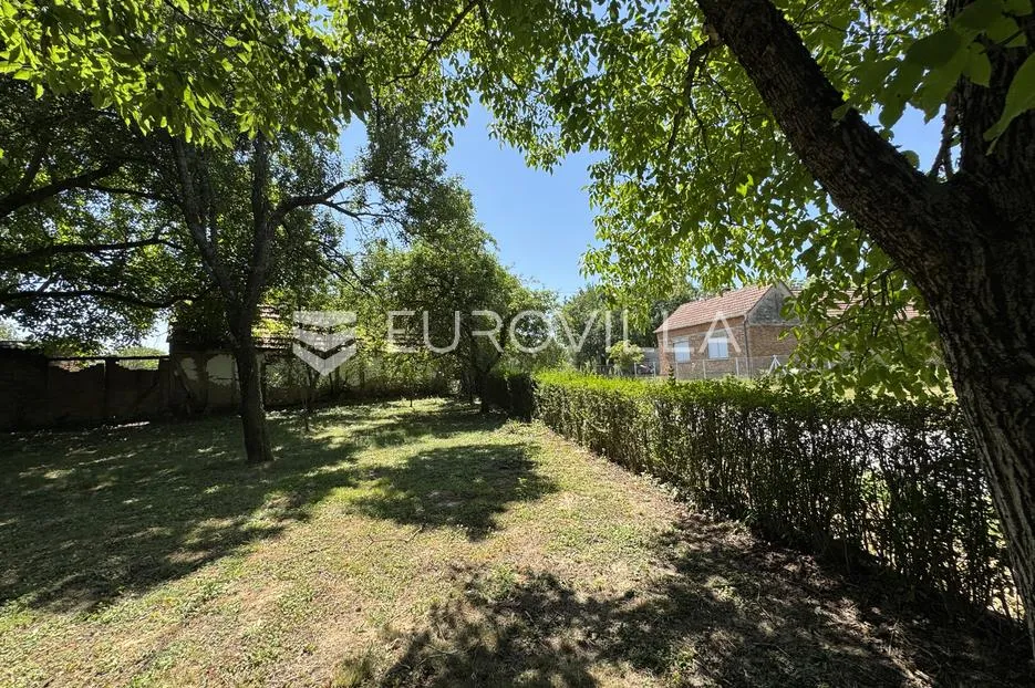 paučje, vikendica 95 m² s velikim potencijalom na zemljištu od 2622 m² - slika 19