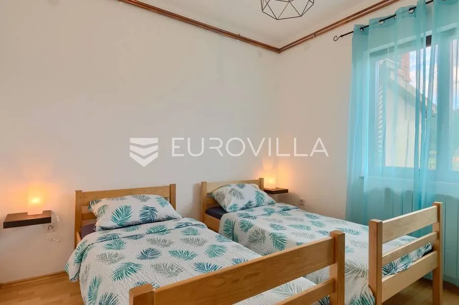 barban okolica, luksuzna vila 250 m² s sređenim vrtom, bazenom, hidromasažnom kadom i saunom - slika 17