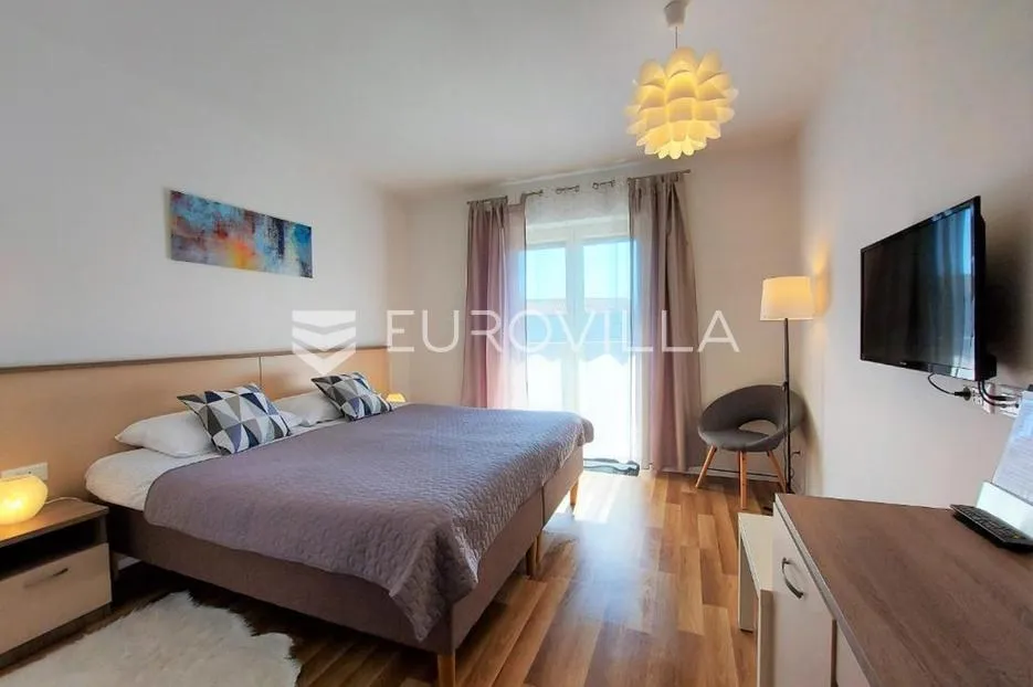 bale, samostojeća kuća s 3 apartmana - slika 17