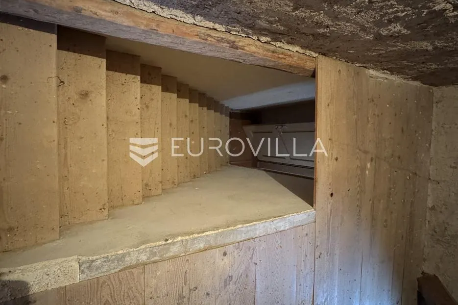 istra, kanfanar, autentična istarska kuća 200 m² s velikim potencijalom i velikom okućnicom - slika 19