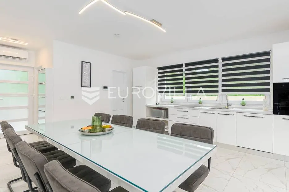 istra, juršići - prekrasna i moderna kuća 243 m2, bazen 40 m2, jacuzzi - slika 23