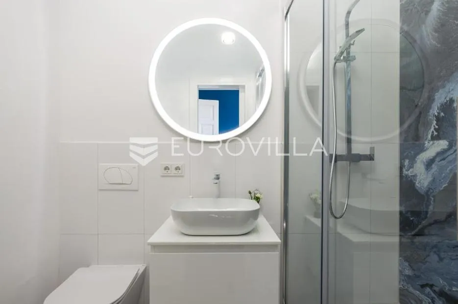 opatija, adaptiran stan 100 m², drugi red do mora, dva balkona - slika 13