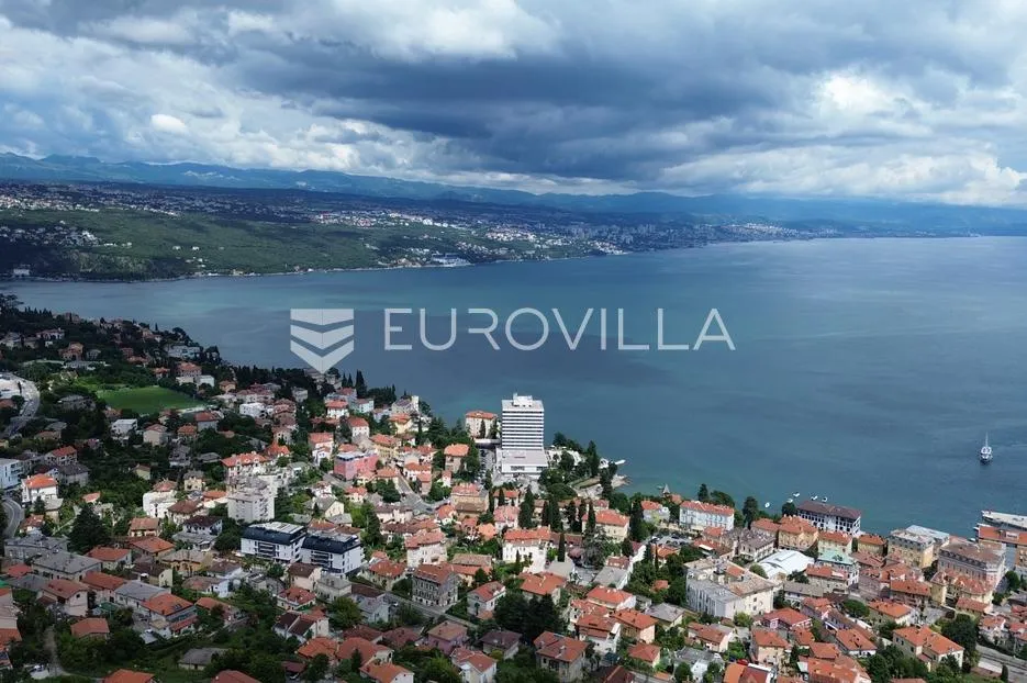 Opatija, Centar, građevinsko zemljište od 867m2 s gotovim projektom za luksuznu zgradu
