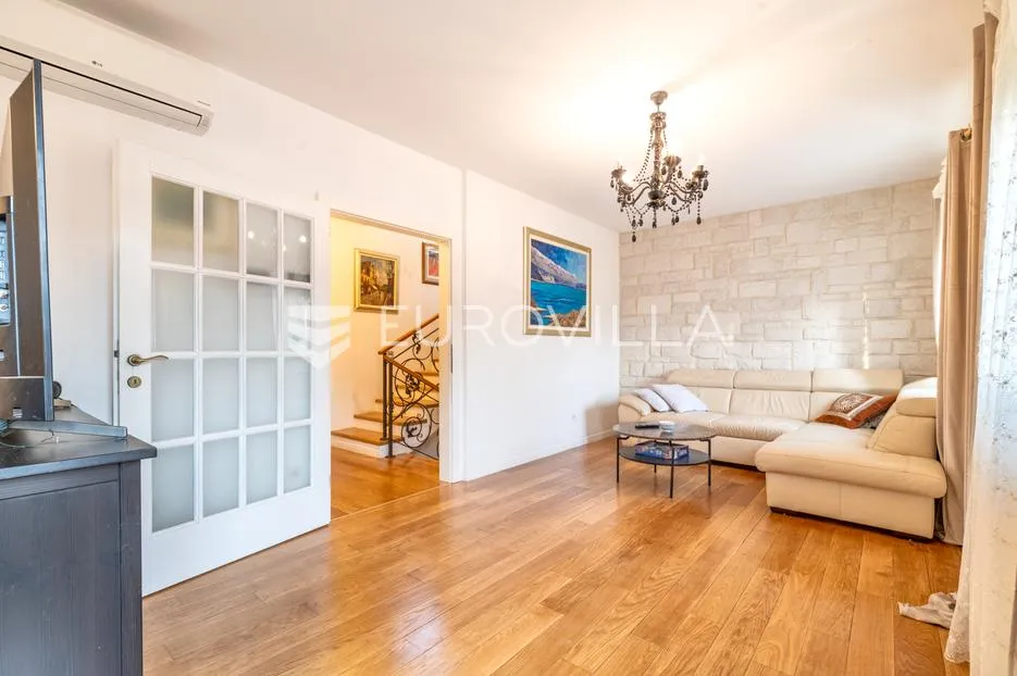 zagreb, lašćina, kuća 160 m² s parkirnim mjestima i vrtom - slika 3
