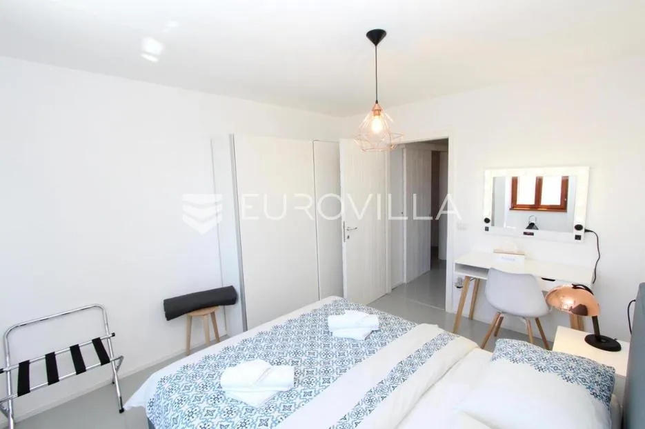 istra, rovinj, renoviran stan 59m2 s dvije spavaće sobe u samom centru grada + tavan - slika 14
