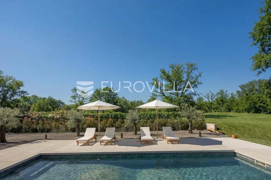 istra, labin, vrhunska moderna villa "e", grijani bazen 48 m², 2642 m² uređene okućnice - slika 70