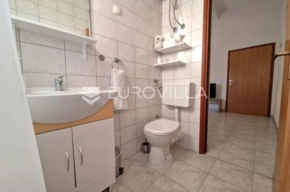 vir, 100m od mora, kuća s 4 apartmana i pogledom na more - slika 15