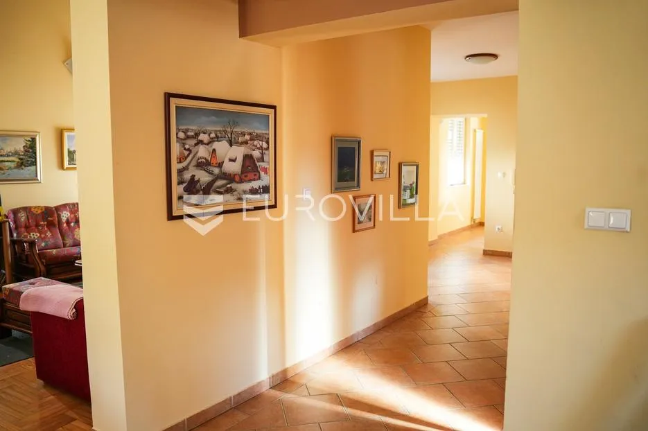 vinkovci, kuća 300 m², centar, namještena, odmah useljiva - slika 9