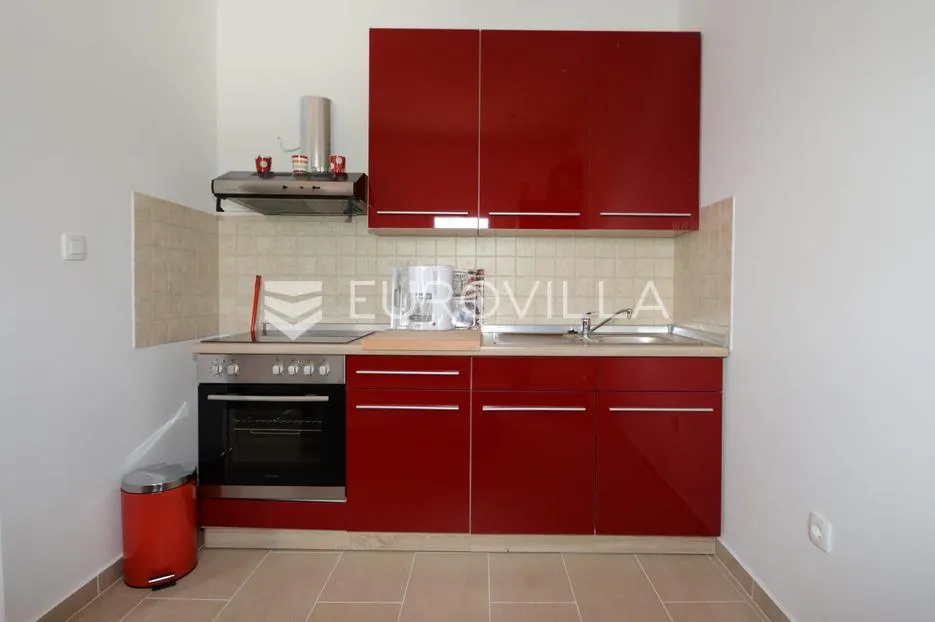 istra, okolica višnjana, apartmanska kuća 500 m² s bazenom i 4 stambene jedinice - slika 24