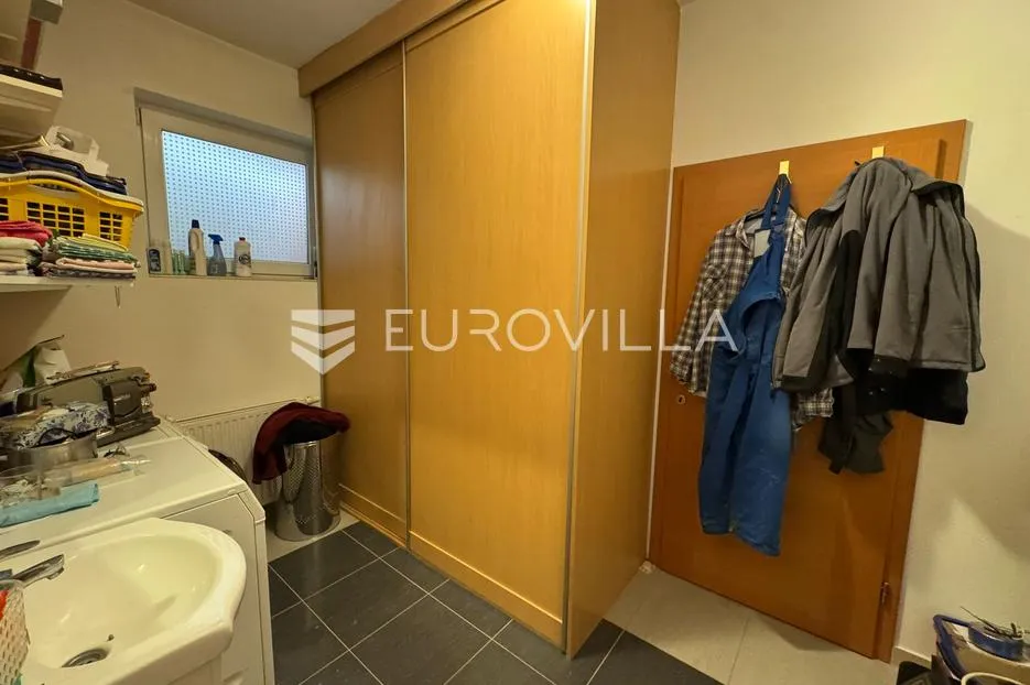 đakovo, vrhunska prizemnica, elegancija i prostranost na 267 m² - slika 27