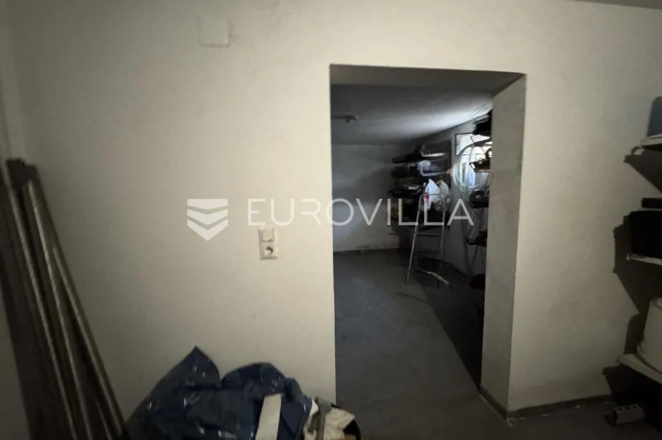 mandićevac, prekrasna katnica 150 m2 na zemljištu od 2854 m2 - slika 28