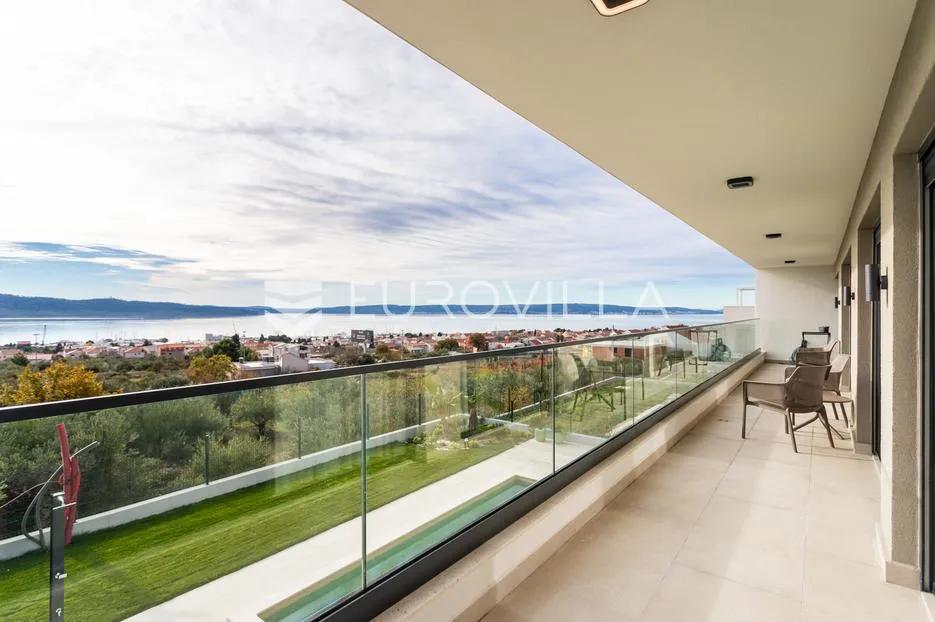 kaštel sućurac, novoizgrađena vila s bazenom i panoramskim pogledom na more - slika 30