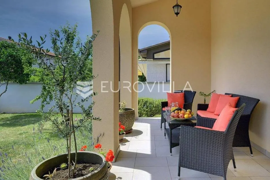 moderna villa s bazenom i teretanom na prestižnoj lokaciji u medulinu - slika 7