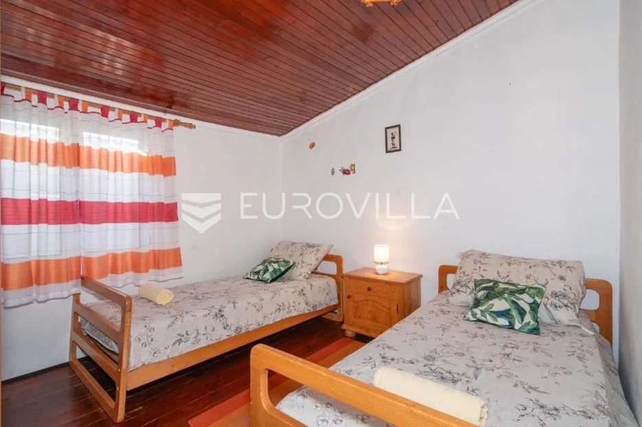 pag, pag kuća razvedena na četiri etaže 155 m², u samom centru paga - slika 19