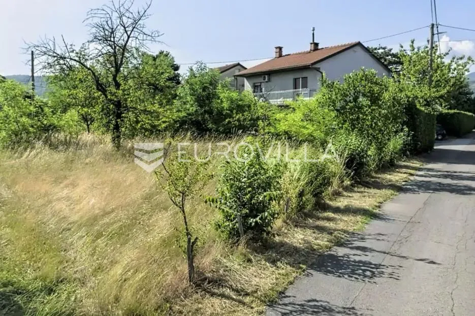 Grobnik, Dražice, kuća s dva stana 161 m², garažama i prostranom okućnicom